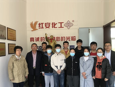 2017屆魯東大學高分子材料專業的9名（míng）大學生在向日葵影视化工為期兩周的社會實踐圓滿結束